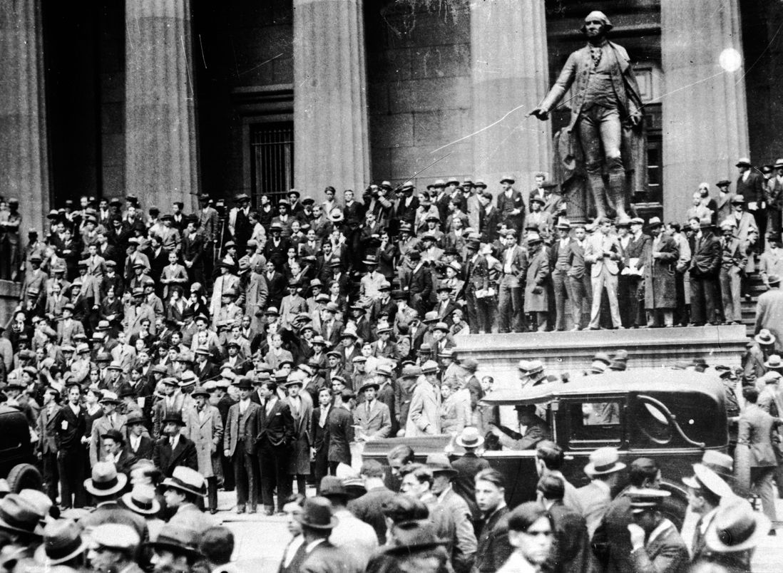 People gathering at Wall Street in front of the New York Stock Exchange (NYSE) - October 25, 1929 <br/>